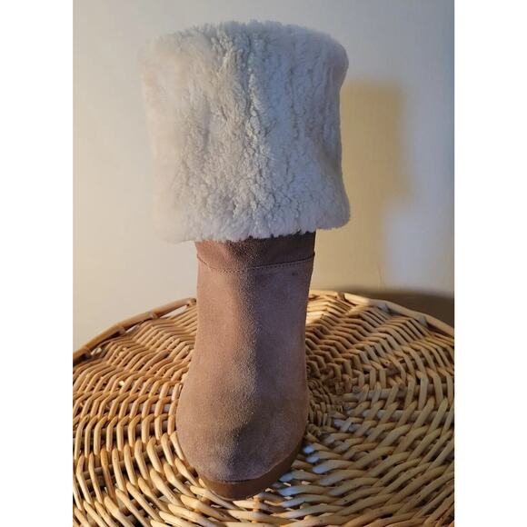 Boots Michael Kors Women 10M Suede Tan Shearling Wedge Gold MK Zipper 4.5in Heel - Picture 5 of 13